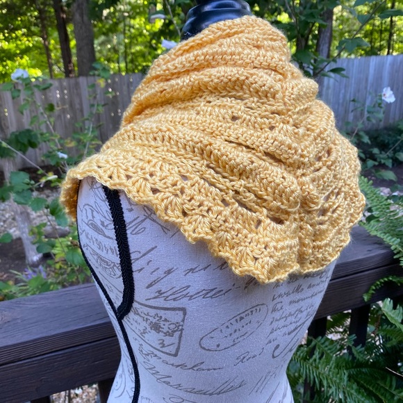 Yellow handmade infinity scarf - Picture 5 of 5